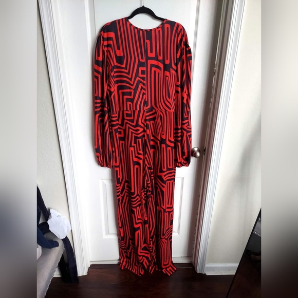 Red and Blk printed jumpsuit. - Picture 4 of 7